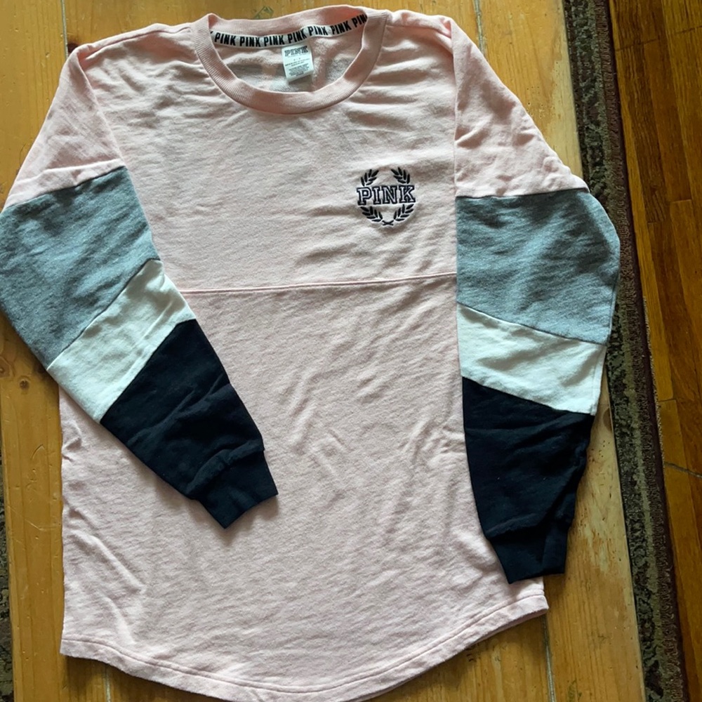 Like new. soft/comfy pink pullover sweatshirt